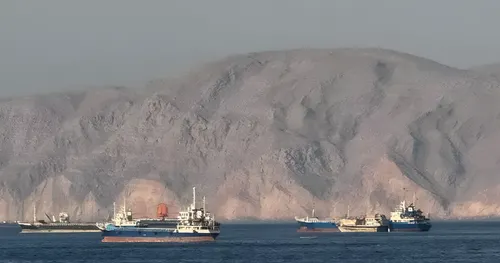Emiratos Árabes denuncia ataque de Teherán contra un petrolero en el estrecho de Ormuz