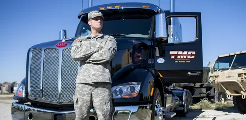 El Gobierno de Estados Unidos impulsa "Freedom Haulers" para integrar a veteranos militares en la industria del transporte de carga