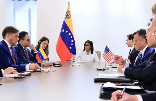 EE. UU. y Venezuela abordan cooperación económica y estabilidad energética en Caracas