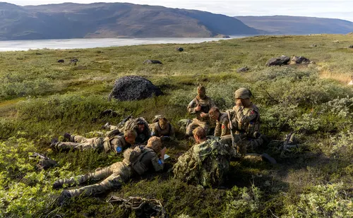 Reclutas daneses realizan entrenamiento militar en Groenlandia