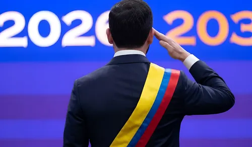 El fin de la horrible noche: Abelardo de la Espriella asume la Presidencia y promete restaurar el orden y la libertad en Colombia