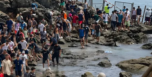 Entrada masiva e ilegal de inmigrantes en Ceuta deja al menos 141 muertos