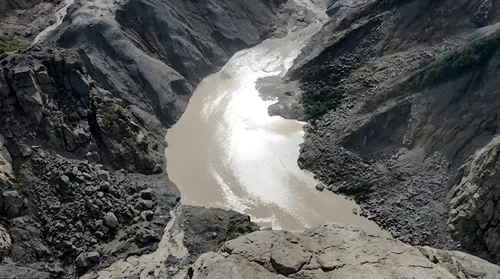 El desbordamiento de un lago glacial obliga a Nepal y China a frenar los rescates tras el desastre en el Tíbet