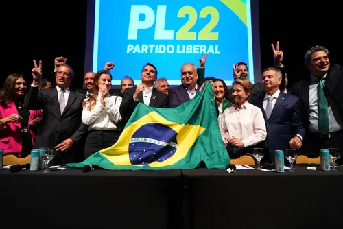 Flavio Bolsonaro elige a Alfredo Gaspar como su candidato a vicepresidente tras la frustrada postulación de Tereza Cristina