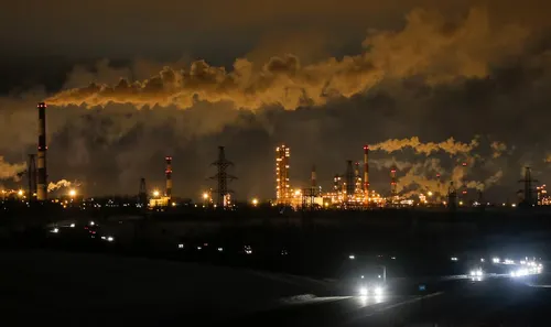Ucrania lanza el mayor ataque masivo de drones contra Rusia e impacta una refinería en Yaroslavl