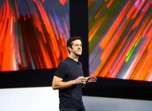 John Ternus asumirá como CEO de Apple con el reto de potenciar la inteligencia artificial y diversificar su negocio