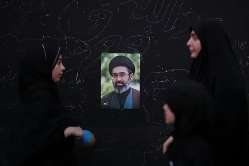 El régimen iraní intenta silenciar los rumores sobre la salud de Mojtaba Khamenei
