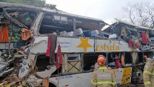 Grave vuelco de autobús en la sierra de Río de Janeiro deja al menos diez víctimas mortales