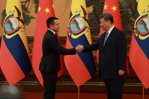 El presidente Daniel Noboa inició su visita de Estado a China para fortalecer el comercio y la inversión