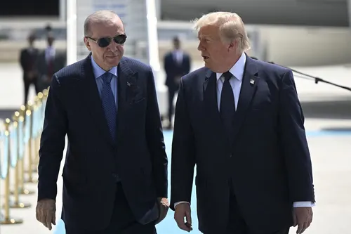 Erdogan pide a Trump mantener el diálogo y ofrece la mediación turca frente a la amenaza de Irán