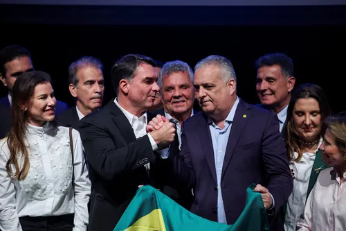 Flavio Bolsonaro elige a Alfredo Gaspar como su candidato a vicepresidente tras la frustrada postulación de Tereza Cristina
