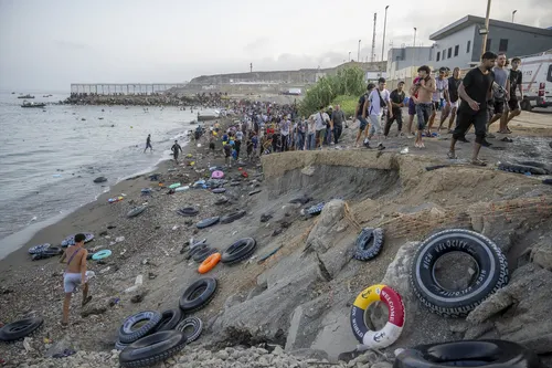Facebook clausura grandes grupos organizados que coordinaban el ingreso de inmigrantes ilegales a Ceuta