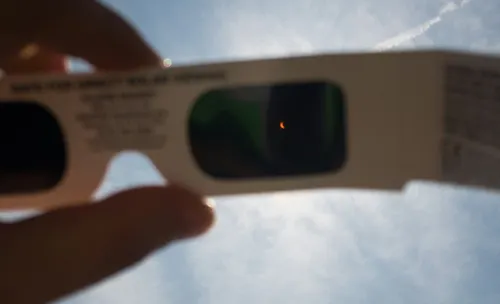 El gobierno español y la ONCE repartirán dos millones de gafas para ver el eclipse del próximo 12 de agosto