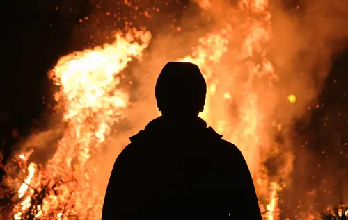 Francia y España ya evacúan a más de 300.000 personas por la ola de incendios
