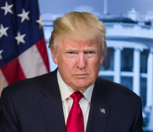Trump congela las acciones militares contra Irán ante un acuerdo para abrir totalmente el estrecho de Ormuz