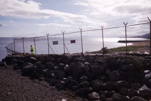 Más de 4.000 migrantes colapsan el traslado en Ceuta entre denuncias policiales por falta de medios