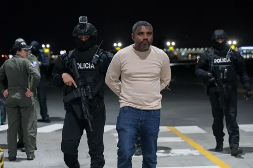 Ecuador recibe tras expulsión desde Colombia a alias "07", articulador del crimen organizado trasfronterizo