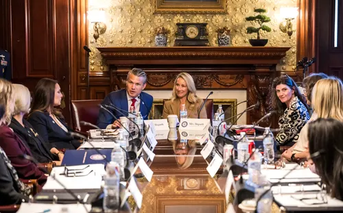 La Casa Blanca acoge la sesión inaugural de la Comisión de Cónyuges Militares