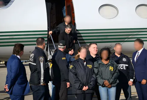Atrapado tras 10 años en la sombra: el FBI extradita a Nueva York a un colaborador de ISIS
