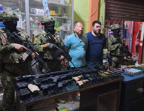 Ejército Ecuatoriano captura a dos miembros del grupo terrorista "Los Lobos" en Guayas