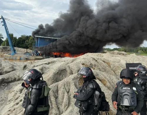 Fuerza Pública frena minería ilegal que generaba 26,5 kilos de oro al mes para el Clan del Golfo