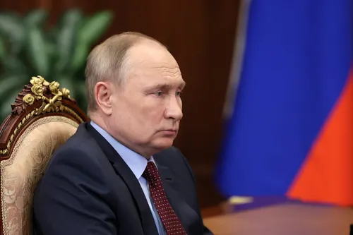 El partido de Vladimir Putin consumó una controvertida maniobra electoral para lograr un récord de bancas en la Duma