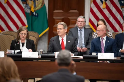 Scott Bessent mantuvo un encuentro con funcionarios chinos en Nueva York sobre IA y comercio