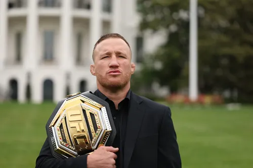 Justin Gaethje cuestiona el futuro de Ilia Topuria en el peso ligero y descarta que vuelva a ser campeón