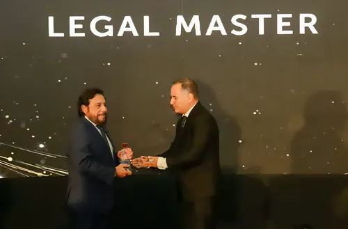 El Vicepresidente de El Salvador recibe el reconocimiento "Legal Máster 2026"