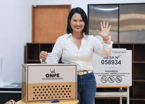 Keiko Fujimori emite su voto en las Elecciones Regionales y Municipales de Perú 2026