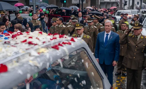 Kast encabeza el homenaje al sargento Jaime Urrea y exige penas máximas contra la delincuencia