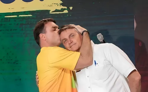 Flávio Bolsonaro visita a su padre tras levantarse el veto judicial