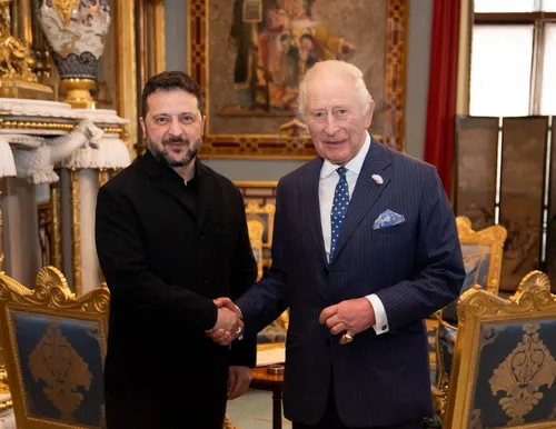 El rey Carlos III recibe a Volodímir Zelenski en el Palacio de Buckingham