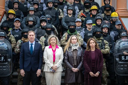 Argentina traslada a 1.400 reclusos fuera de Buenos Aires en el Plan 'Ley y Orden'
