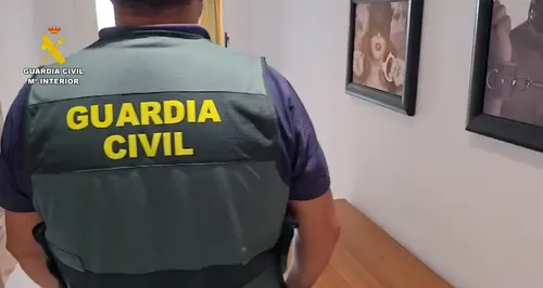 Guardia Civil de España libera a 22 mujeres de una red de trata y detiene a 19 explotadores