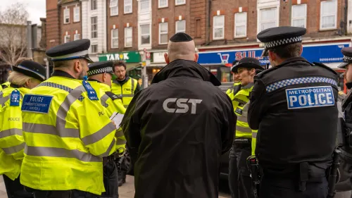 Dos iraníes acusados de planear un ataque contra la comunidad judía de Manchester comparecen ante un tribunal en Londres