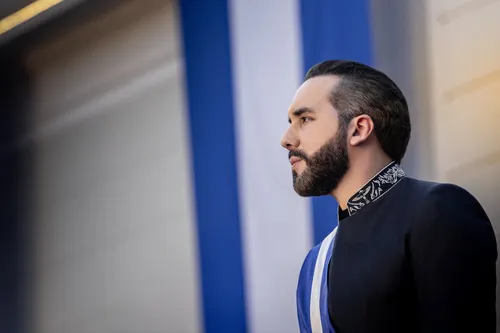 Nueve de cada diez salvadoreños respaldan la gestión de Nayib Bukele, según encuesta de TResearch