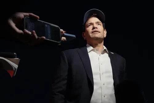 Marco Rubio explica que la suspensión de sanciones a Rusia busca evaluar su impacto económico