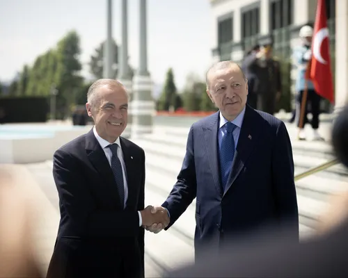 Canadá y Turquía firmarán un acuerdo para profundizar sus lazos de defensa y energía durante la visita de Mark Carney