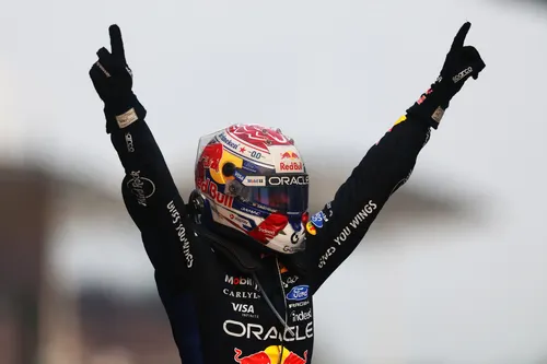 Max Verstappen domina un caótico Gran Premio en Sepang y consigue su primera victoria del año