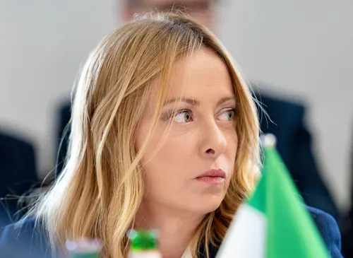 Giorgia Meloni denuncia una "humillación insoportable" tras la liberación judicial de un investigado por incitar protestas violentas