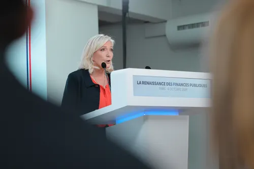 Marine Le Pen presenta un ambicioso plan de disciplina fiscal para fortalecer las finanzas de Francia