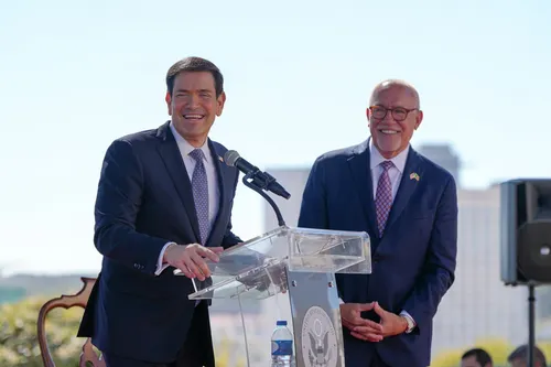 Marco Rubio concluye su gira europea en Lisboa con un firme llamado al fortalecimiento militar y cultural de Europa