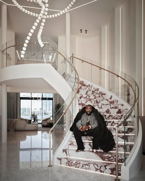 El rapero Rick Ross fue arrestado en Miami Beach por acusaciones de violencia doméstica