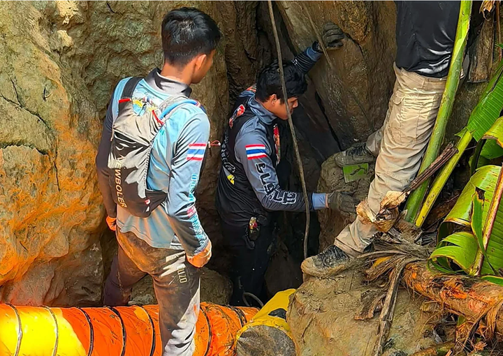 Buzos de Tham Luang luchan contra el reloj para salvar a siete mineros atrapados en una cueva en Laos