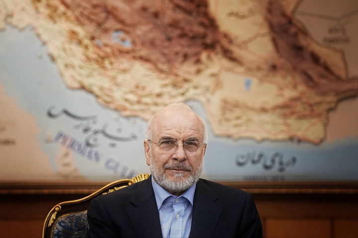 El régimen de Irán chantajea a Oriente Medio con sabotear la producción petrolera si prosigue el bloqueo a sus exportaciones