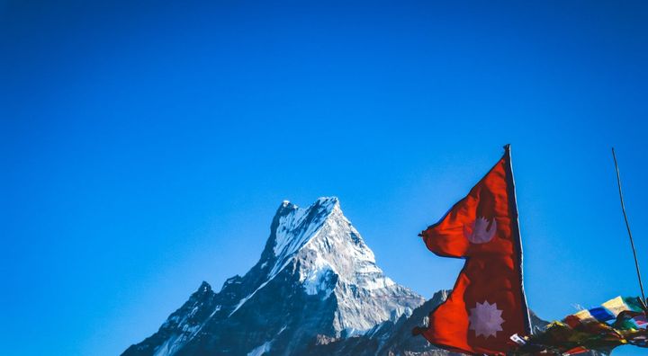 Mujer nepalí es hallada con vida 10 días después de quedar atrapada en las inundaciones