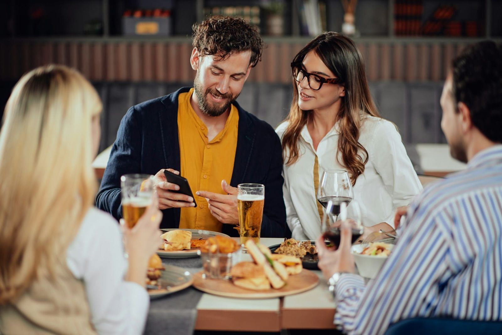 Make Your Restaurant Go Viral: 5 Fun AR Ideas Guests Love