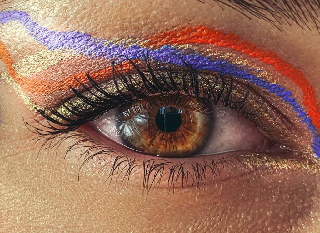 graphic eyeliner
