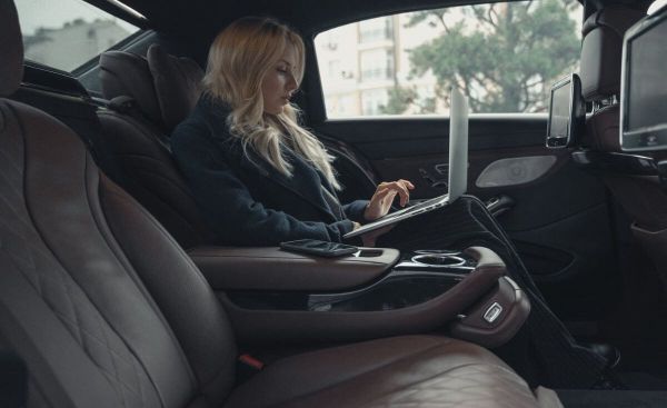 Drive Safely and Comfortably With The Top 6 Car Seat Gap Fillers